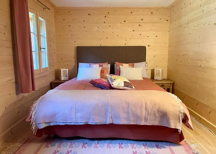 Charming With Splendid Views Near Gstaad *