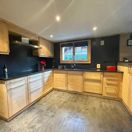 فيلة Charming With Splendid Views Near Gstaad لاوينن